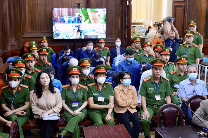 Các bị cáo tại phiên tòa sáng 19-3 - Ảnh: HỮU HẠNH.