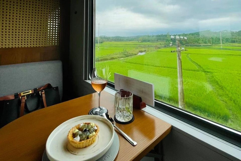 The Vietage by Anantara là hành trình tàu lửa hạng sang, kết nối các điểm du lịch ven biển Việt Nam. Ảnh: The Vietage by Anantara. The Vietage by Anantara là hành trình tàu lửa hạng sang, kết nối các điểm du lịch ven biển Việt Nam. Ảnh: The Vietage by Anantara.