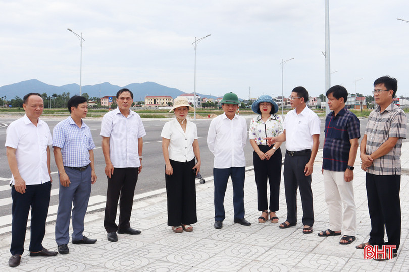 Trước buổi làm việc, đoàn đã đến khảo sát Dự án khu đô thị mới ở thị trấn Nghèn. IMG_3592.JPG