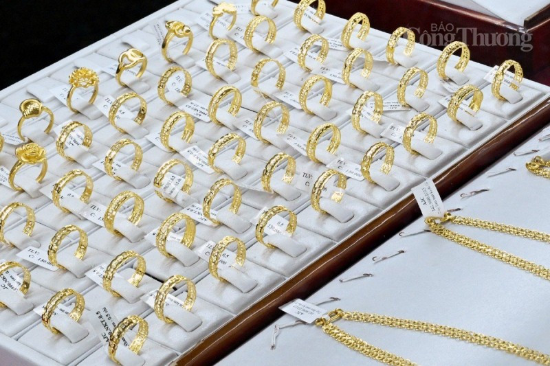 Giá vàng hôm nay ngày 16/3/2024, giá vàng SJC, giá vàng 9999, giá vàng 24k, giá vàng 18k 16/3/2024. Ảnh: Cấn Dũng Giá vàng hôm nay ngày 16/3/2024, giá vàng SJC, giá vàng 9999, giá vàng 24k, giá vàng 18k 16/3/2024. Ảnh: Cấn Dũng