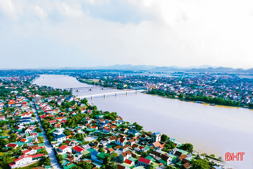 Noi gương Tổng Bí thư Trần Phú, Đảng bộ và Nhân dân huyện Đức Thọ đang ra sức thực hiện thắng lợi nghị quyết đại hội Đảng các cấp, phấn đấu đạt chuẩn huyện nông thôn mới nâng cao trước năm 2025. q.jpg
