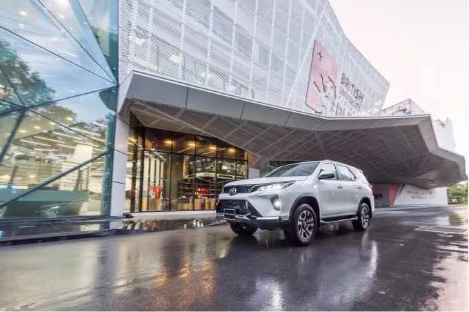 Toyota Fortuner 2024 phiên bản nâng cấp tại Việt Nam.