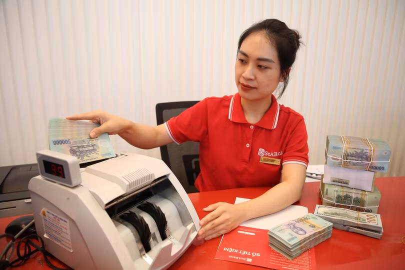 Năm 2024 vẫn còn nhiều dư địa giảm lãi suất cho vay tại các ngân hàng. (Ảnh: PV/Vietnam+)