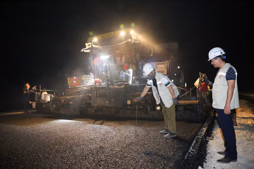 Song song với tiến độ, chất lượng công trình được các kỹ sư tư vấn giám sát của Công ty CP Tư vấn thiết kế cầu lớn – hầm (Britec) quan tâm hàng đầu.