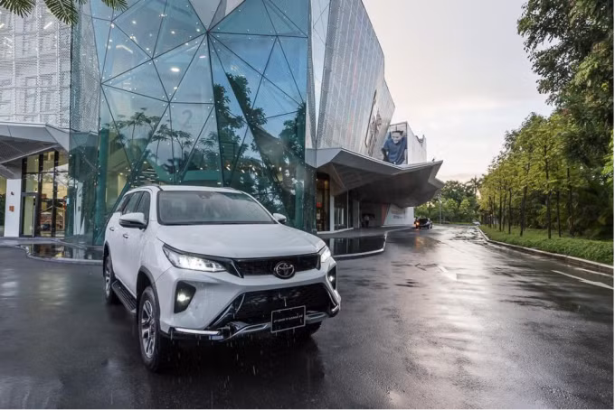 Gói trang bị an toàn TSS giúp các chủ xe Fortuner Legender an tâm hơn trong mỗi hành trình.