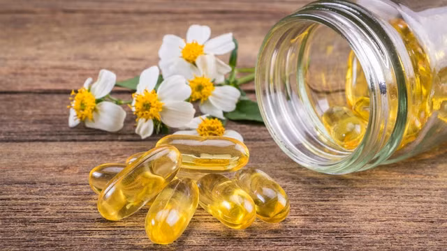 Vitamin E có đặc tính chống oxy hóa và cũng giúp chống lại các gốc tự do.