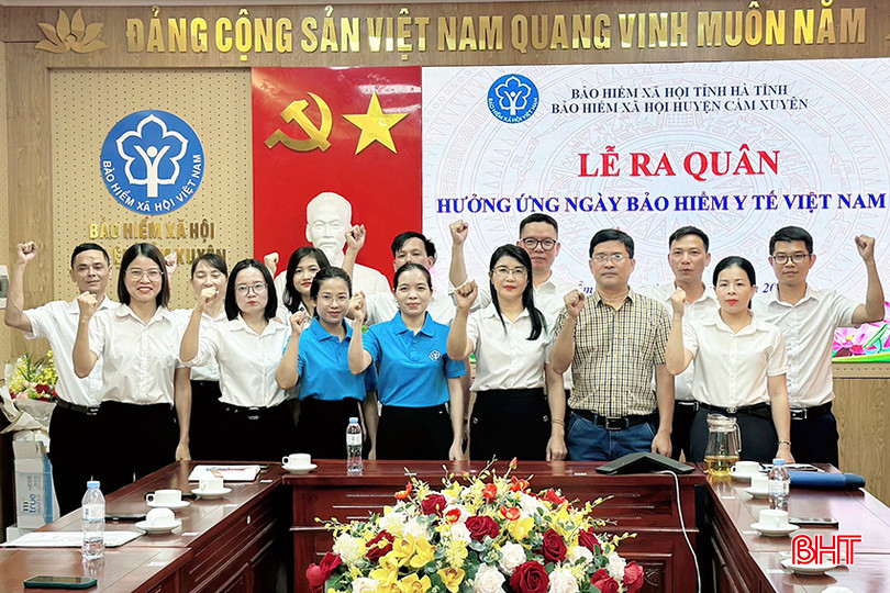 Hằng năm, vào dịp kỷ niệm Ngày BHYT Việt Nam 1/7, ngành BHXH Hà Tĩnh đều tổ chức ra quân hưởng ứng gắn với các hoạt động tuyên truyền sôi nổi. Trong ảnh: Cơ quan BHXH huyện Cẩm Xuyên tổ chức ra quân hưởng ứng ngày BHYT Việt Nam 1/7/2024. BHYT.jpg