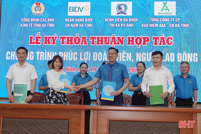 Các đơn vị ký kết chương trình "Phúc lợi đoàn viên". 90.jpg