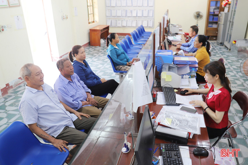 Chị Nga luôn nhiệt tình giúp đỡ các đối tượng chính sách, người yếu thế. IMG_7041.JPG