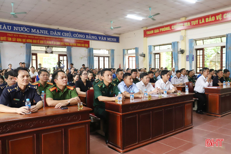 Đại biểu tham dự lễ mít tinh. IMG_7292.JPG