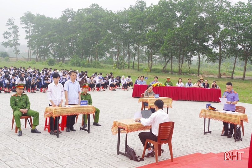 Phiên tòa giả định đã tái hiện sinh động trình tự tố tụng một phiên tòa. s2.jpg