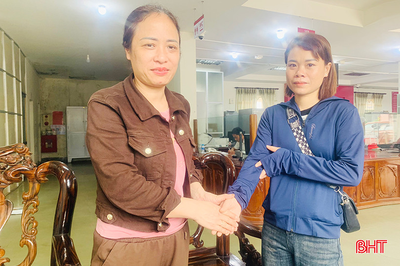 Chị Lê Thị Thương (trái) và chị Trần Thị Liên