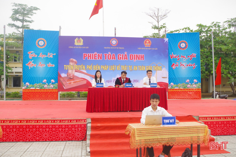 "Phiên tòa" được tổ chức tại Trường Trung cấp nghề Lý Tự Trọng s1.jpg