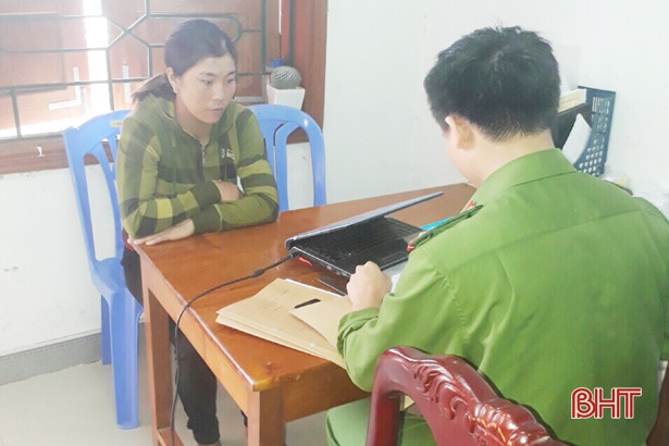 Dùng xe đạp điện… chở pháo đi bán!