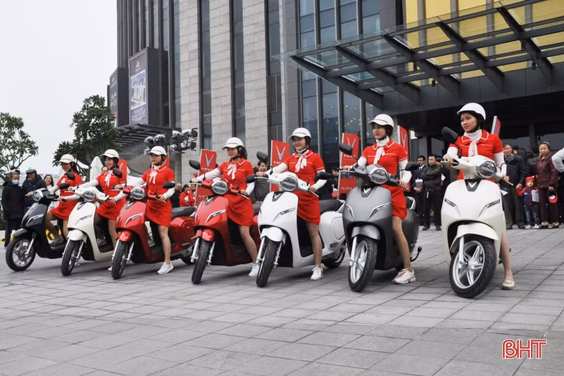 Chiêm ngưỡng mẫu ô tô, xe máy điện VinFast cực đẹp tại Hà Tĩnh