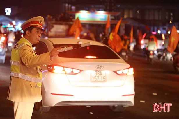 Người dân Hà Tĩnh reo mừng Việt Nam giành AFF Cup 2018