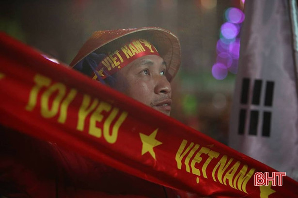 Người hâm mộ Hà Tĩnh “tiếp lửa” cho ĐT Việt Nam