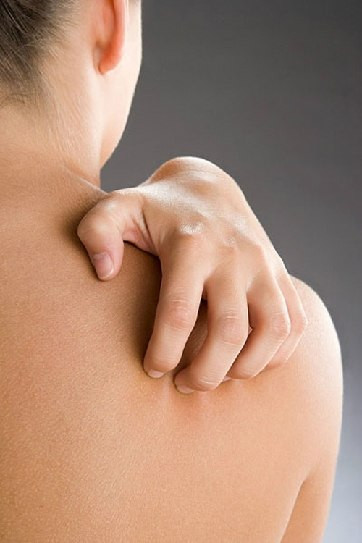 Vì sao sau khi tắm vào mùa đông hay bị ngứa?