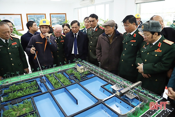 Đoàn sỹ quan cấp tướng tham quan dự án Formosa và NTM Hà Tĩnh