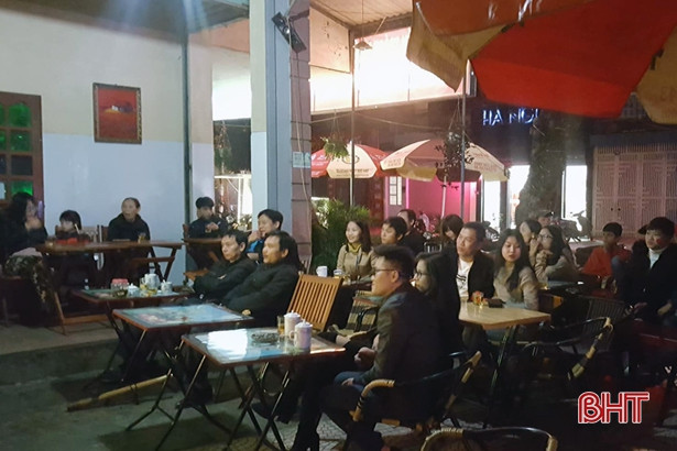 Người hâm mộ Hà Tĩnh “tiếp lửa” cho ĐT Việt Nam