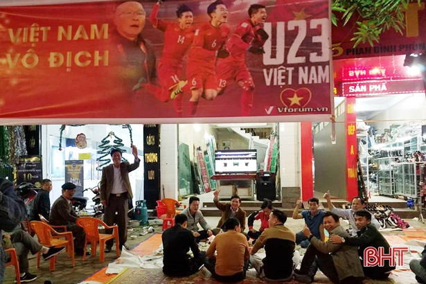 Người hâm mộ Hà Tĩnh “tiếp lửa” cho ĐT Việt Nam