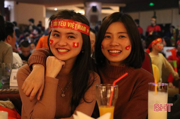 Người hâm mộ Hà Tĩnh “tiếp lửa” cho ĐT Việt Nam