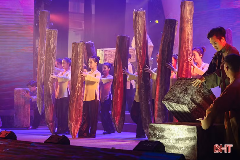 Đặc sắc chương trình nghệ thuật “Nguyễn Công Trứ - Làm cây thông đứng giữa trời mà reo”
