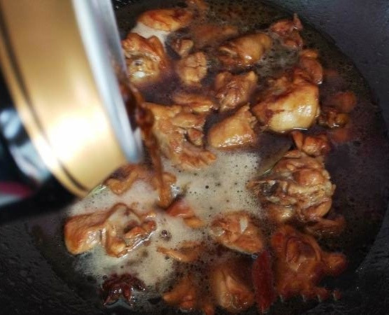 Mê mệt món gà om bia lạ miệng, ngon không tưởng