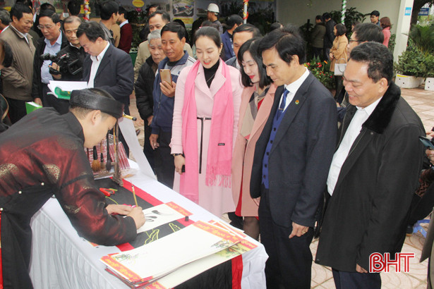 Đoàn cán bộ Trung ương tham quan nông thôn mới huyện Nghi Xuân