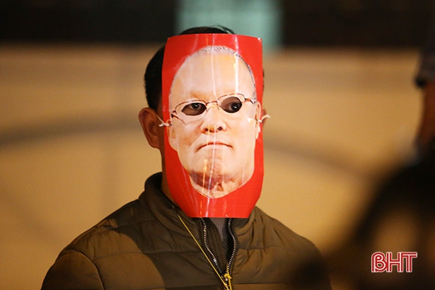 Xem lại những kiểu ăn mừng độc - lạ của CĐV Hà Tĩnh