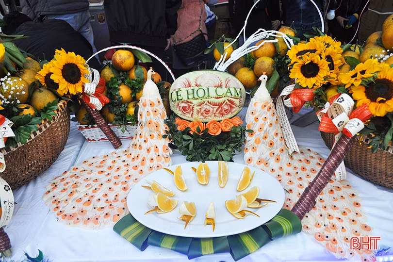 Mê mẩn những hàng cam chín mọng tại hội chợ nông sản lớn nhất Hà Tĩnh