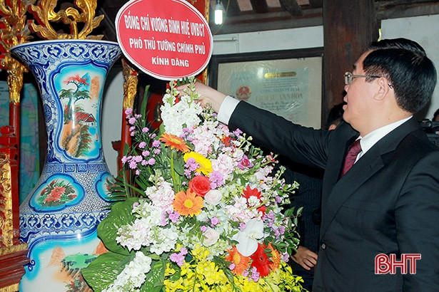Phó Thủ tướng Vương Đình Huệ dâng hương tưởng niệm Uy Viễn Tướng công Nguyễn Công Trứ