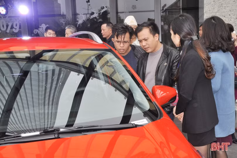 Chiêm ngưỡng mẫu ô tô, xe máy điện VinFast cực đẹp tại Hà Tĩnh