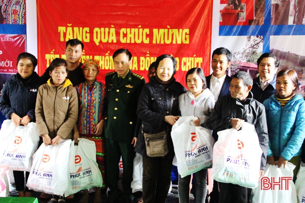 Gần 200 triệu đồng trao tặng bà con dân dộc Chứt dịp Tết Chăm cha bới