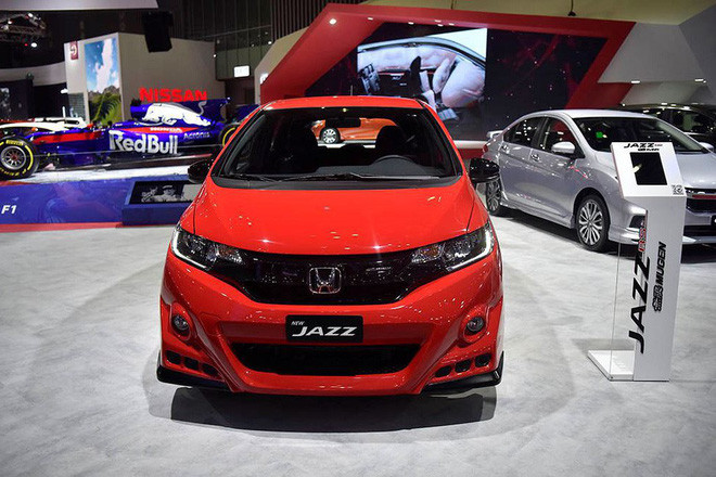 Honda CR-V rục rịch thêm phiên bản đặc biệt giới hạn 100 chiếc cho khách Việt chơi Tết