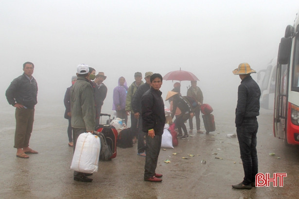 Cửa khẩu quốc tế Cầu Treo sôi động trong tháng cuối năm