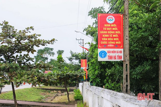 BHXH Hà Tĩnh hỗ trợ Cẩm Dương 100 triệu đồng xây dựng nông thôn mới