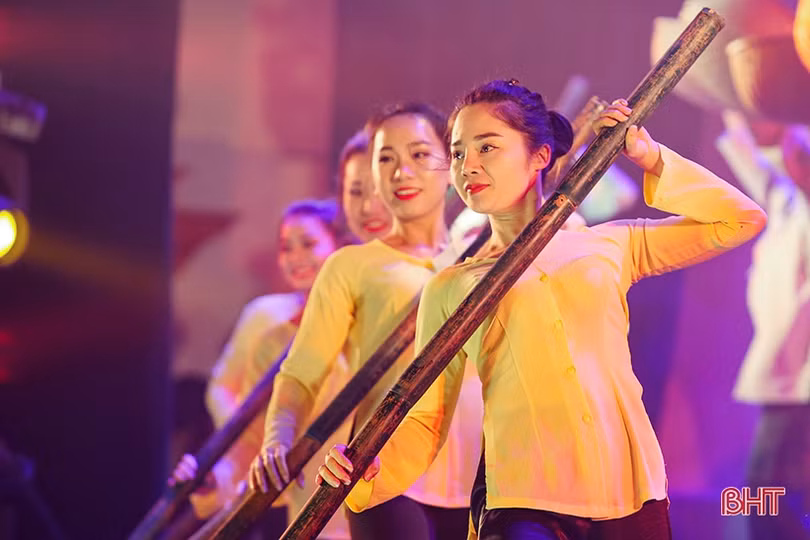 Đặc sắc chương trình nghệ thuật “Nguyễn Công Trứ - Làm cây thông đứng giữa trời mà reo”