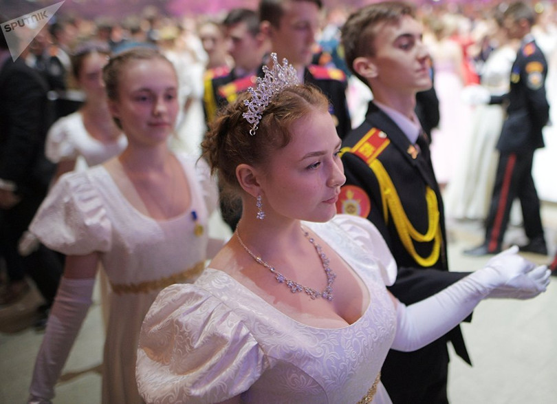 1.500 thiếu sinh quân tham gia tiệc khiêu vũ gần Điện Kremlin ở Moscow
