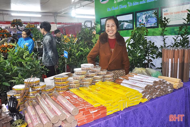 Mê mẩn những hàng cam chín mọng tại hội chợ nông sản lớn nhất Hà Tĩnh