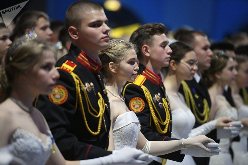 1.500 thiếu sinh quân tham gia tiệc khiêu vũ gần Điện Kremlin ở Moscow