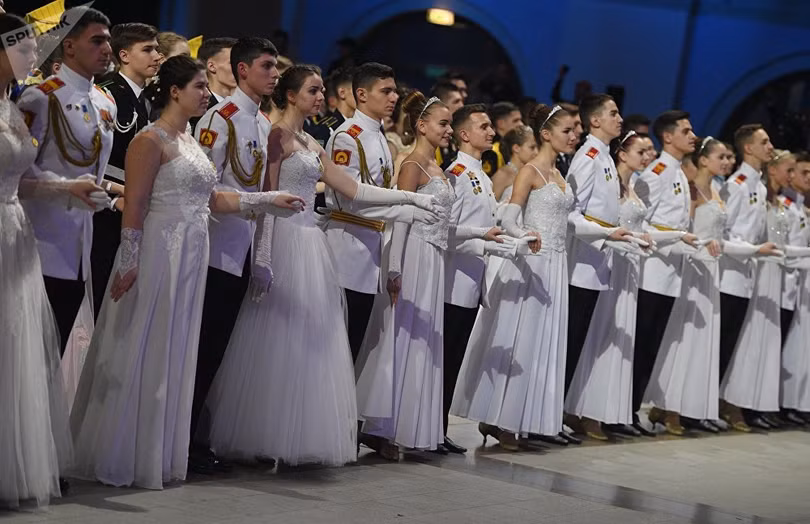 1.500 thiếu sinh quân tham gia tiệc khiêu vũ gần Điện Kremlin ở Moscow