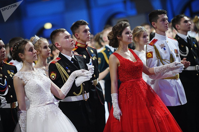 1.500 thiếu sinh quân tham gia tiệc khiêu vũ gần Điện Kremlin ở Moscow