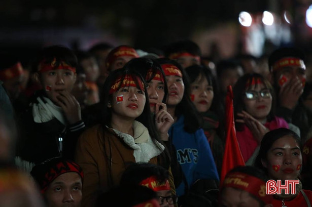 Người hâm mộ Hà Tĩnh “tiếp lửa” cho ĐT Việt Nam