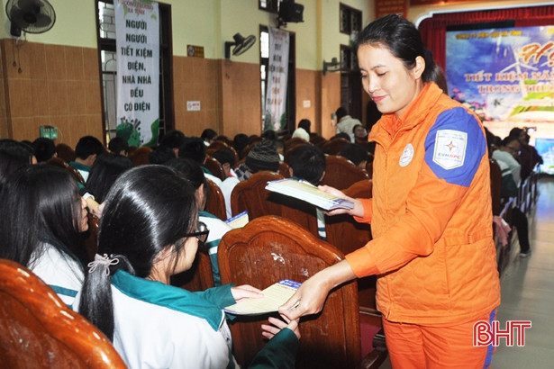 “Tiết kiệm năng lượng hiệu quả trong trường học”