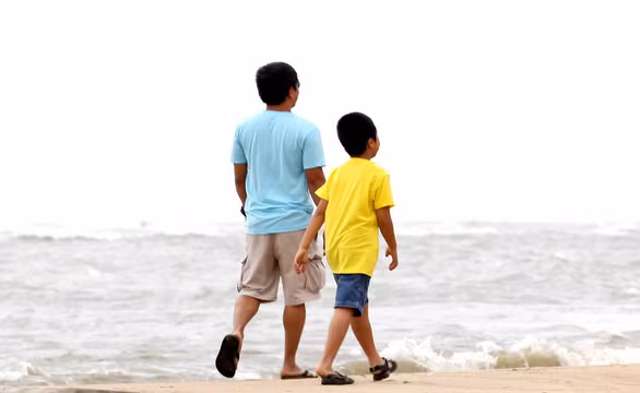 Cha mẹ hết yêu, đừng tưởng con không mỏi mệt