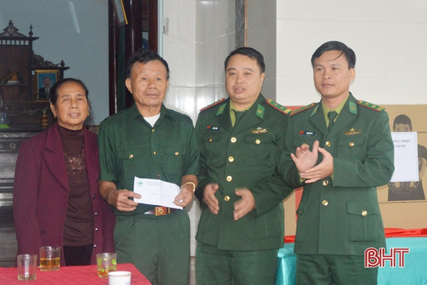 Bàn giao nhà tình nghĩa cho cựu chiến binh ở Hương Sơn