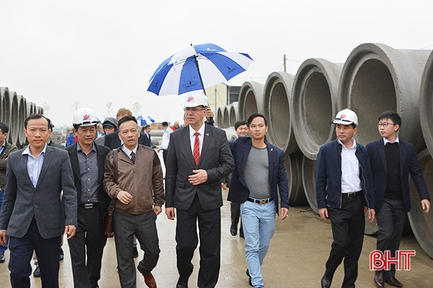 Đoàn công tác CHLB Đức thăm Công ty TNHH Đầu tư xây dựng Trần Châu