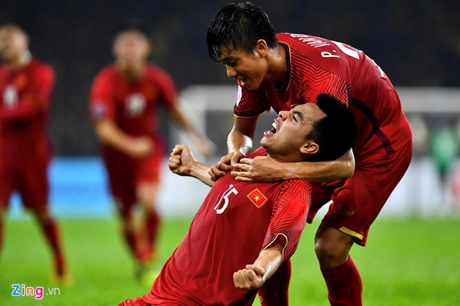 Đức Huy và đồng đội không có niềm vui trọn vẹn trên sân Bukit Jalil. Ảnh: Thuận Thắng. Malaysia vs Việt Nam (2-2): Đánh rơi chiến thắng đầy tiếc nuối