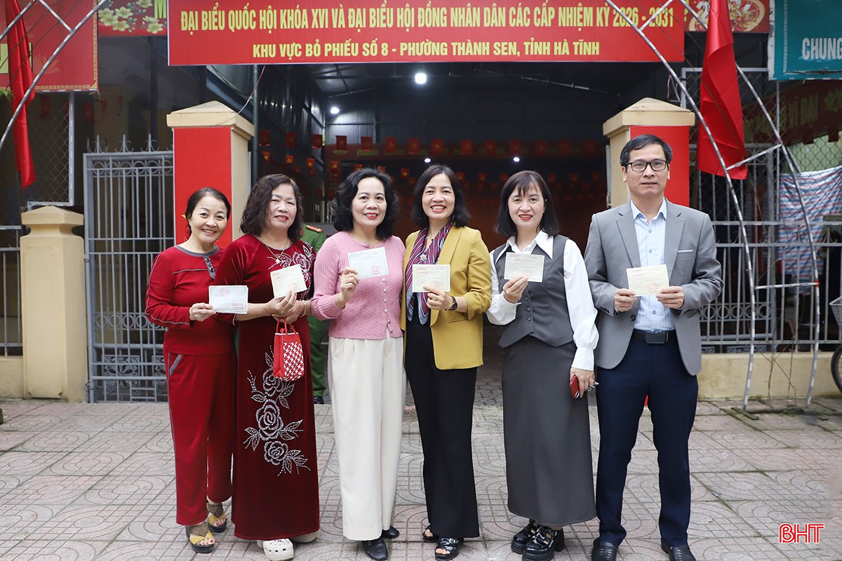 Sau khi hoàn thành bỏ phiếu, cử tri bày tỏ niềm tin vào sự thành công của kỳ bầu cử và tin tưởng vào những người đại diện mà mình lựa chọn.